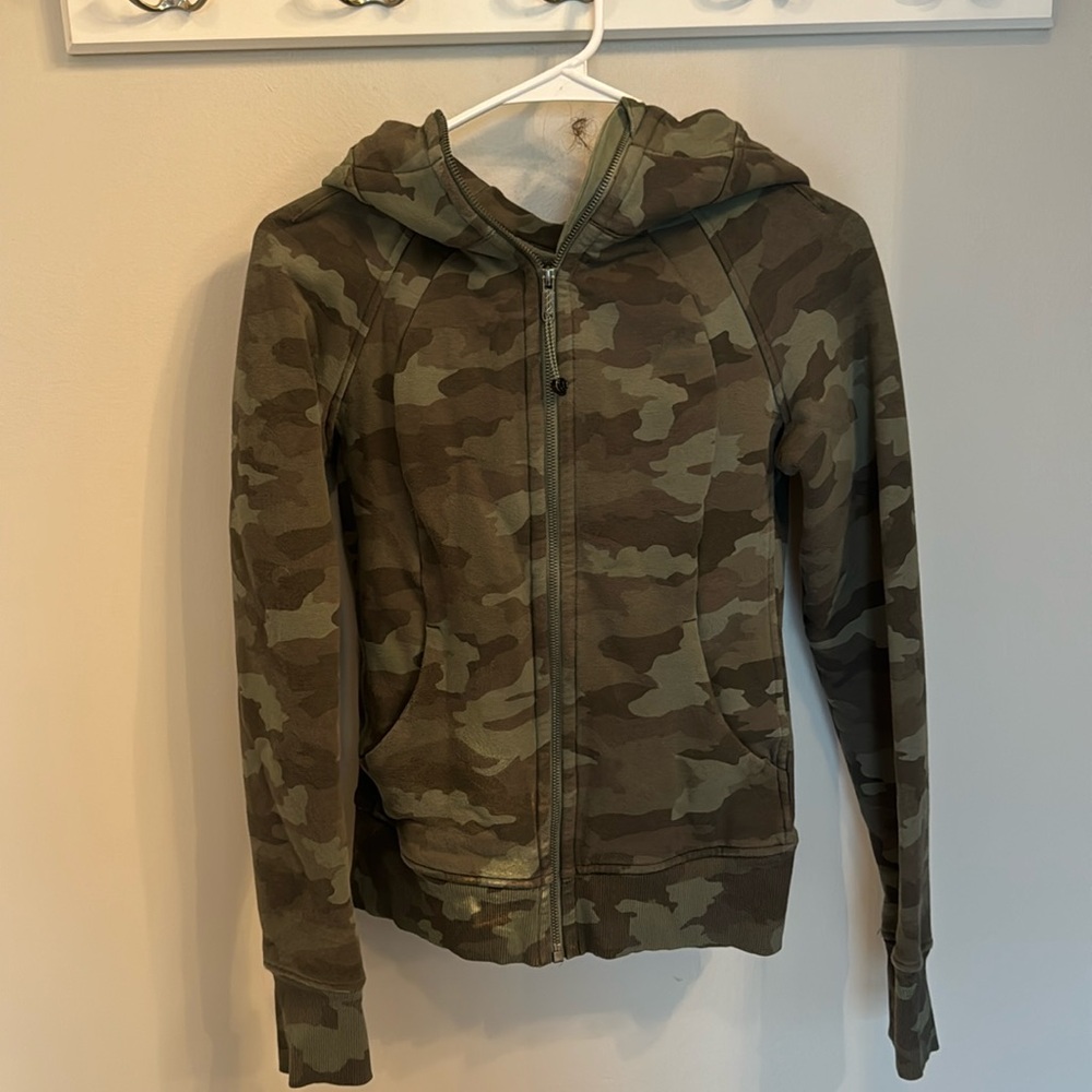 Lululemon scuba full zip jacket size 4 camouflage